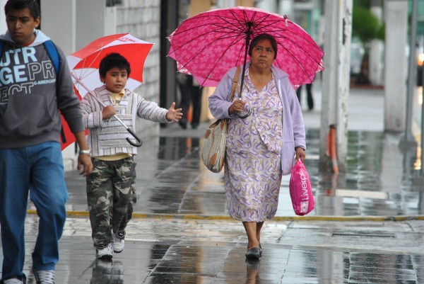 Se esperan lluvias fuertes por Orlene en varios estados; en Veracruz, chubascos