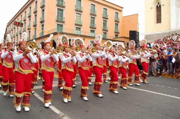 Sin apoyo de la SEV, Banda Delfines participará en Desfile de Acción de Gracias en NY