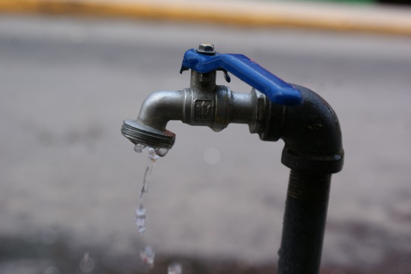 Crece descontento por aumento en recibo del agua en Xalapa