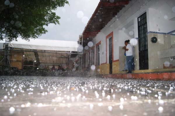 Lluvia y granizo refrescan la región de Xalapa este lunes