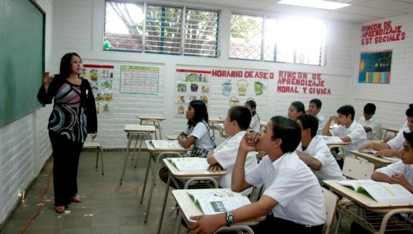 Tras manifestaciones, Gobierno de Veracruz confirma aumento a docentes