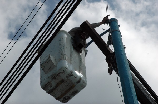 Fuerte norte dejó afectaciones en servicio de luz, en Xalapa