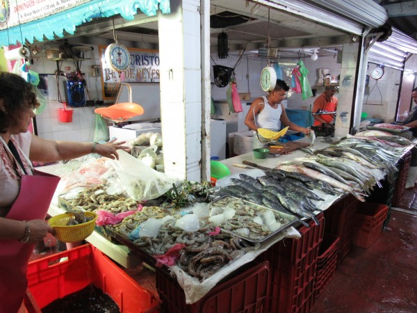 En Coatza venden mariscos de otros estados