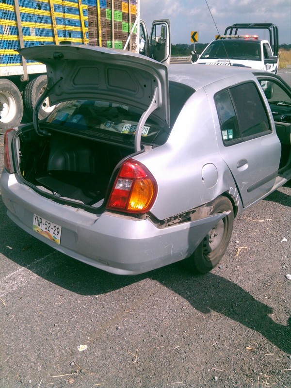 Camión pollero ocasionó accidente en la Cardel-Poza