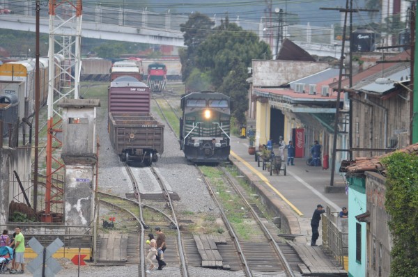 Habitantes de Río Blanco piden paso a desnivel en ferrocarril