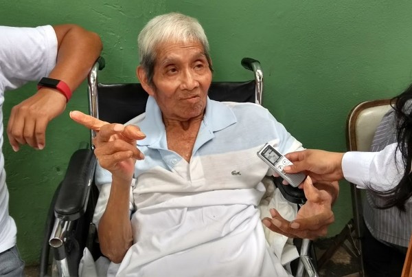 A sus 106 años, Jaki Chan no pierde la fe 