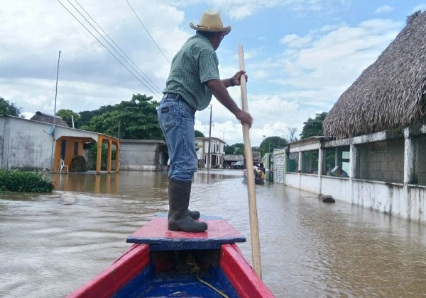 Ríos vuelve islas comunidades de Texistepec