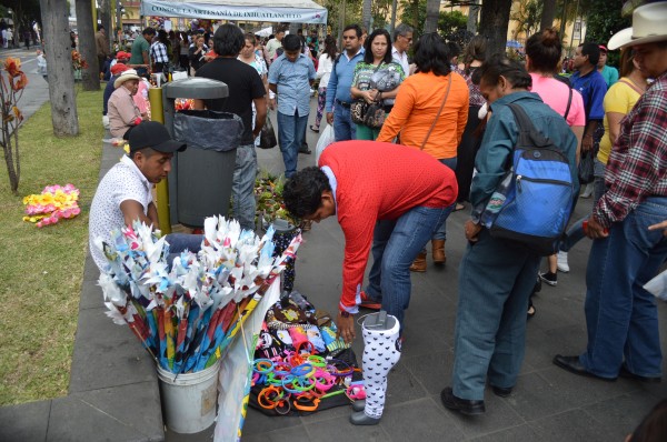 Ante ausencia de policías municipales, vuelve comercio informal a Orizaba