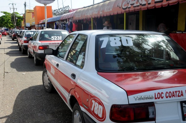 Taxistas exigen a SSP mano dura contra InDrivers en Coatzacoalcos