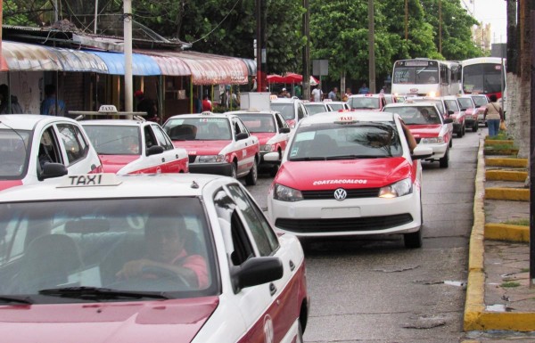 Taxistas reducirán número de pasajeros para evitar tercera ola