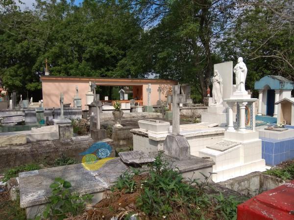 Al límite, cementerios en Tuxpan