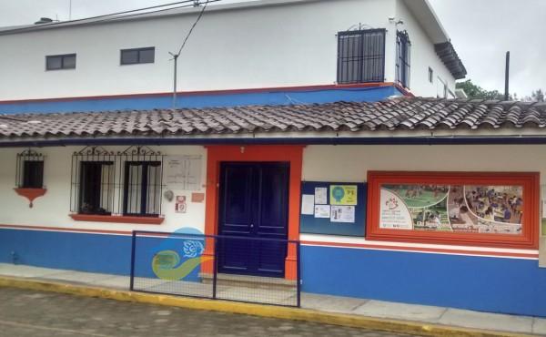 Señalan posible tráfico de influencias en escuela de Xalapa; impiden  colocar seguridad