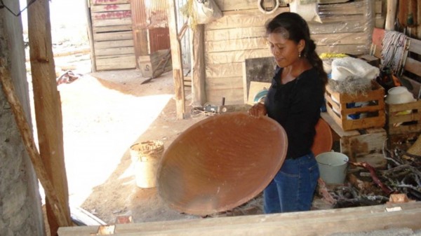 Fabricación de comales, una tradición en áreas rurales de la zona