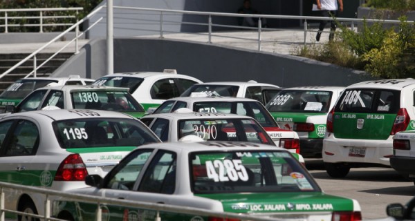 Gobierno del estado descarta regularización de tarifas de taxi en Veracruz