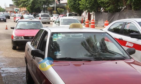 Taxistas de Coatzacoalcos redoblan medidas de prevención contra el Covid-19