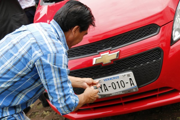 Agentes de Tránsito ya te podrán multar por placas atrasadas en Veracruz