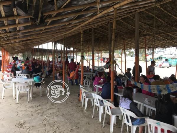 Regulan a comerciantes ambulantes en playas de Tuxpan