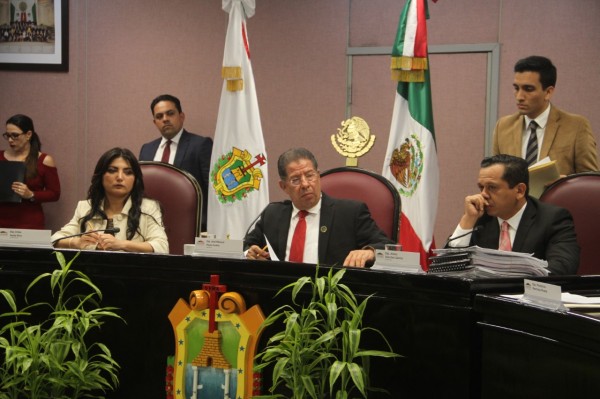 Recibe Congreso propuestas de Cuitláhuac para magistraturas