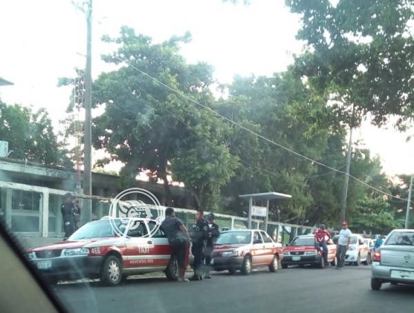 Taxistas de Nanchital acusan arbitrariedad de policías