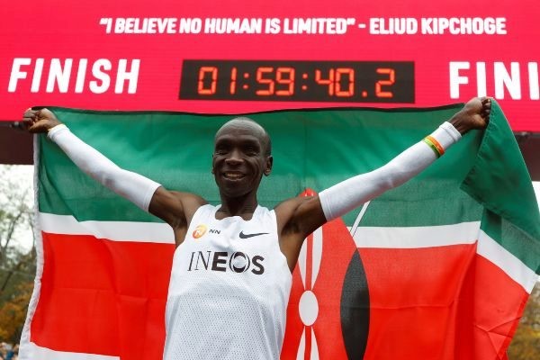 Eliud Kipchoge el primer hombre en correr un maratón en menos de 2 horas