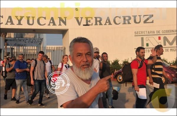 Cubanos llenan Telecomm para cobrar apoyo mexicano