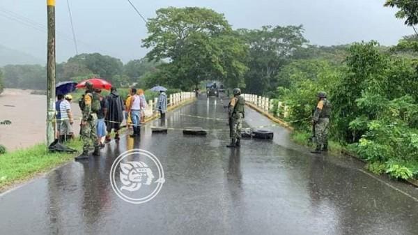 Cerrado acceso a Santiago Tuxtla por daños en puente