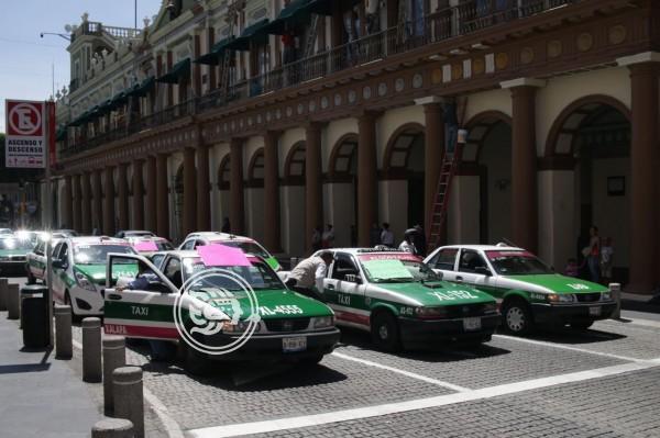 Revocarán 80 concesiones a taxistas ligados a delincuencia en Veracruz