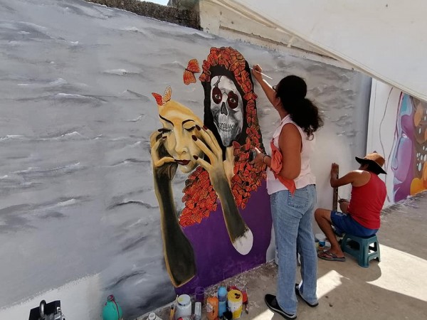 Artistas choapenses plasman murales en el panteón central