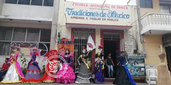 Catrinas adornan calles de Veracruz por día de Muertos 