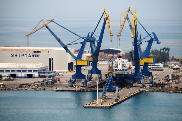 Pescadores acusan afectaciones por ampliación portuaria de Veracruz