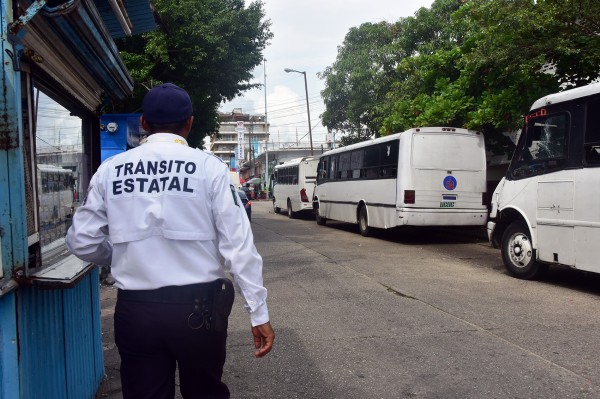 Tránsitos, desatados; taxistas acusan de fastidios a automovilistas