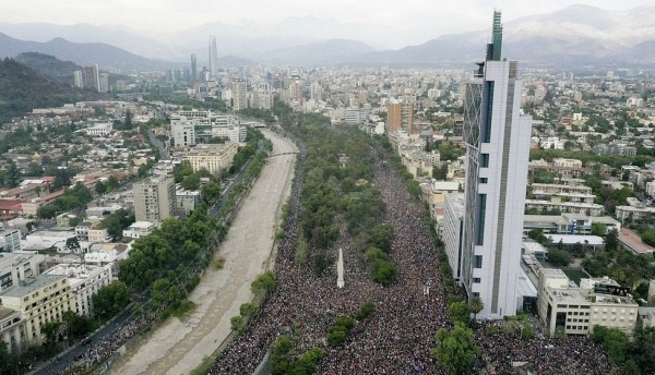 Más de un millón de personas protestan en las calles de Santiago Chile