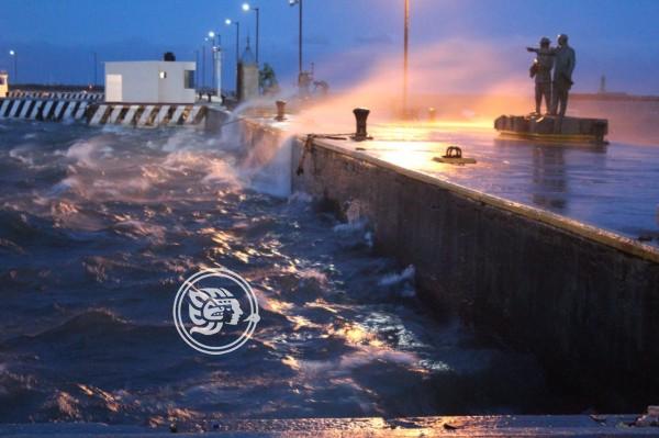 Deja Frente Frío número 7 diversos daños en el Puerto de Veracruz