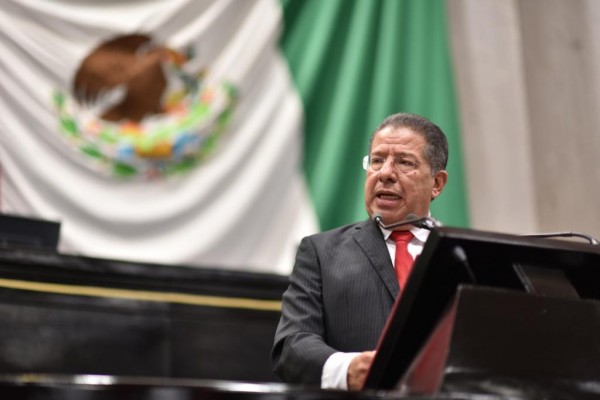Presenta diputado Pozos Castro Informe de la Diputación Permanente