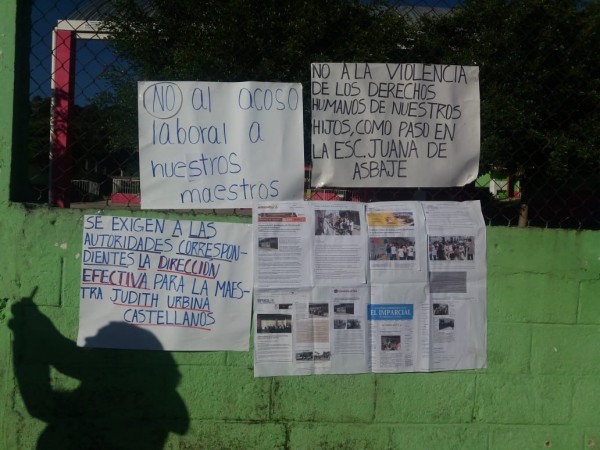 Padres toman escuela en Huatusco; acusan ‘dedazo’ de la SEV para imponer directora