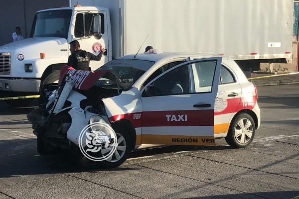 Taxista muere tras impactarse con una camioneta 