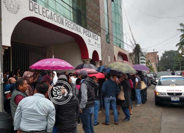 Protesta SNTE 32 en Poza Rica; toman oficinas de la SEV