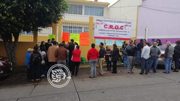 Arrecia conflicto entre padres y maestros en primaria de Córdoba