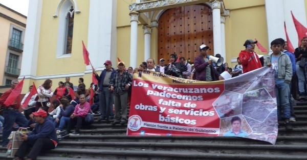 Se instalan Antorchistas frente a palacio de gobierno en Xalapa