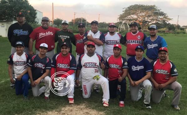 Entre Familia se agenció el título del softbol varonil de La Perrera