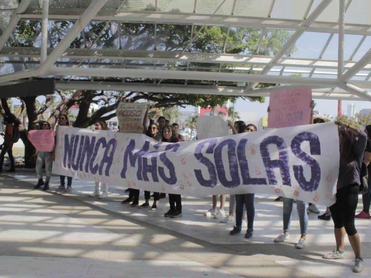 Alumnas de la UV se manifiestan contra el acoso sexual