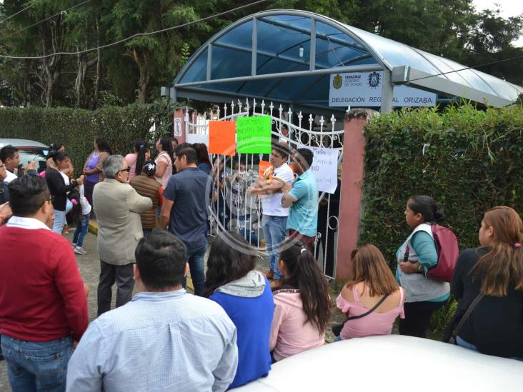 Protestan en SEV Orizaba por falta de maestra en kínder de Aquila