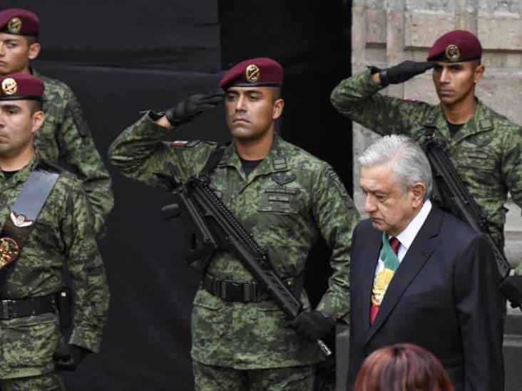 Reconoce AMLO lealtad de soldados y marinos mexicanos