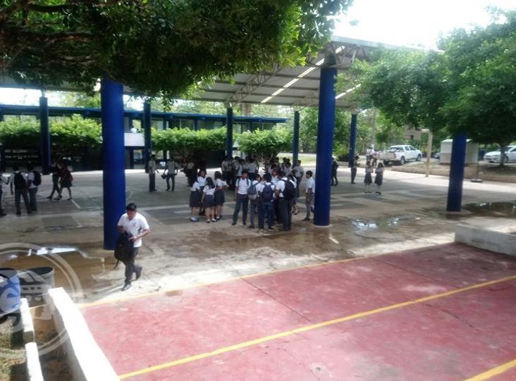 Aún hay espacios en escuelas de Tuxpan, asegura SEV