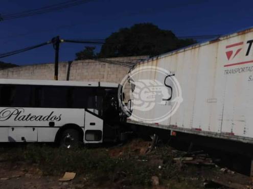 Fuerte accidente en la Córdoba-Veracruz deja 12 lesionados