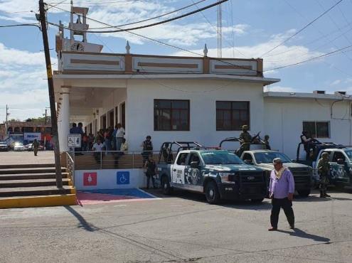 Alcalde de Tlalixcoyan sitia municipio contra operativo del Ejército y SSP-Veracruz; logra acuerdo, dice