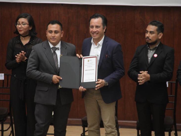 Reconocen a jóvenes en Veracruz con premio estatal