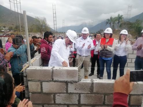Inicia reconstrucción de casas dañadas por barrancada en Acultzingo