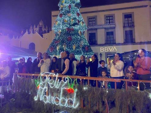 Realiza Gobernador de Veracruz encendido de árbol de Navidad