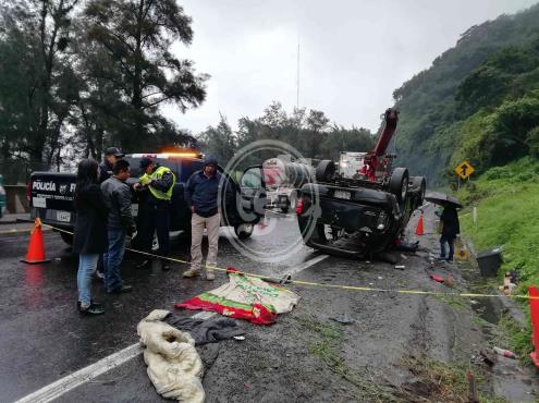Fuerte volcadura en la Puebla-Córdoba deja una persona fallecida